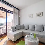 Nada Sea View Centre Apartament *