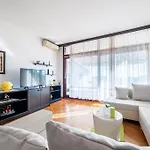 Apartament Nada Sea View Centre