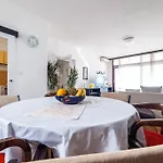 Nada Sea View Centre Szybenik