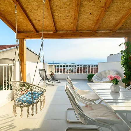 Apartament Nada Sea View Centre