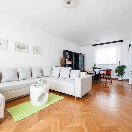 Nada Sea View Centre