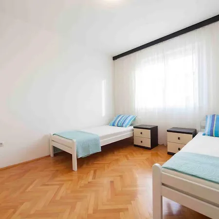 Nada Sea View Centre * שיבניק