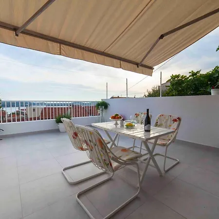 Nada Sea View Centre *