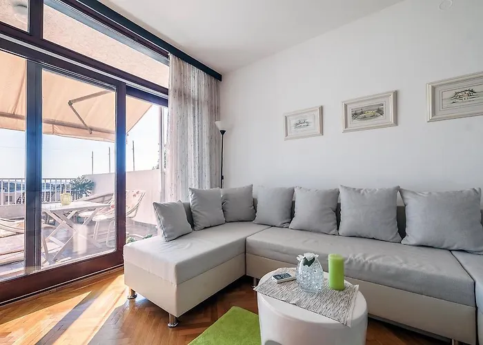 Nada Sea View Centre Apartamento *