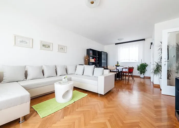 Nada Sea View Centre