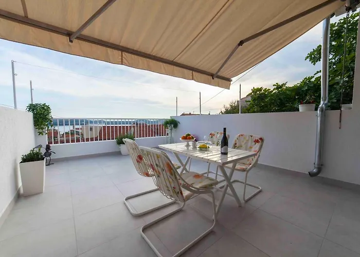 Nada Sea View Centre *